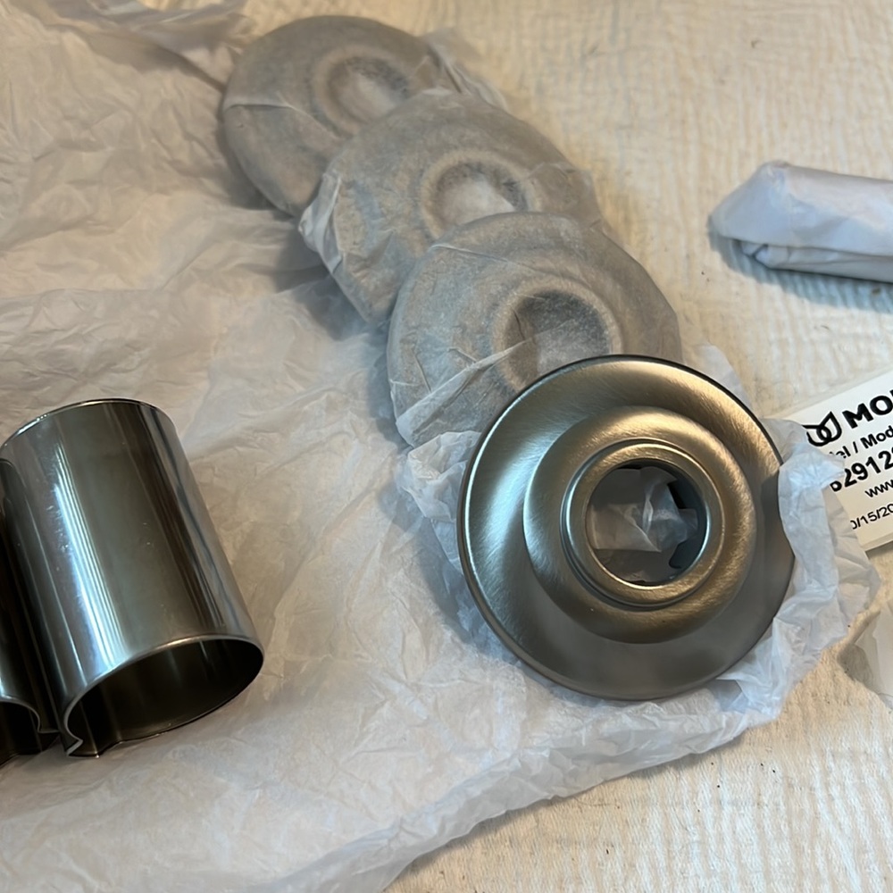 MOEN Brushed Nickel Shower Set- Banbury 82912SRN - Picture 9 of 14